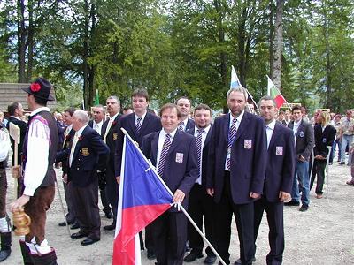  Nstup s vlajkou 